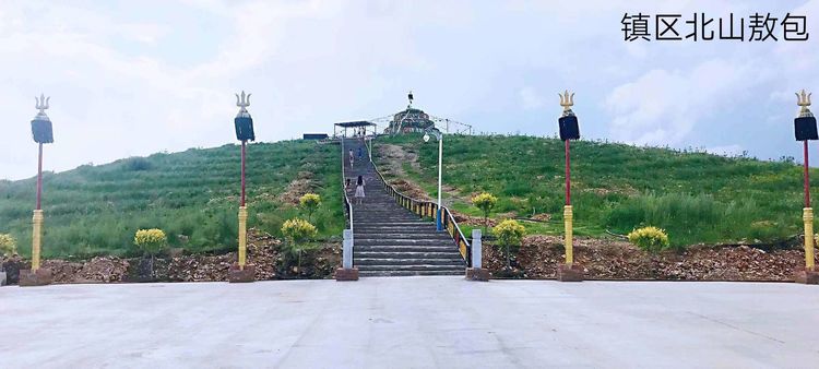 胡尔勒镇敖包山