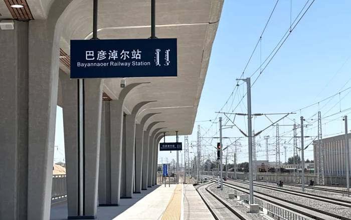 巴彦淖尔站站台