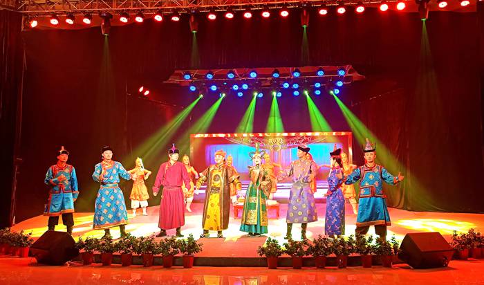 吉穆斯泰旅游区《巴音宝格达传奇》演出