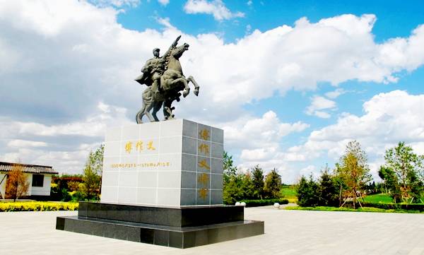 五原抗战纪念园傅作义将军雕像