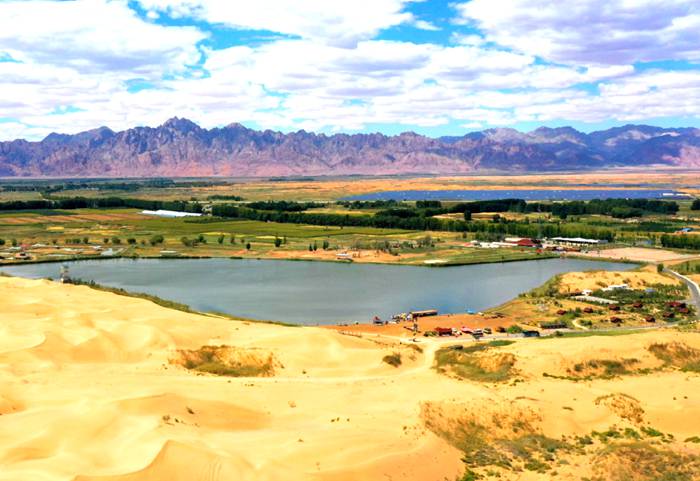 乌兰布和沙海湖旅游区