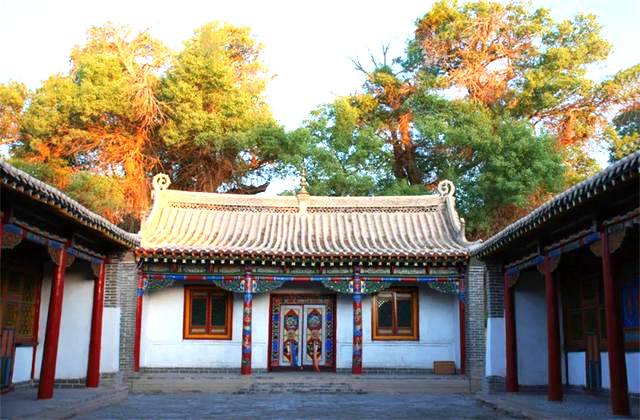 额济纳·胡杨林旅游区塔王府