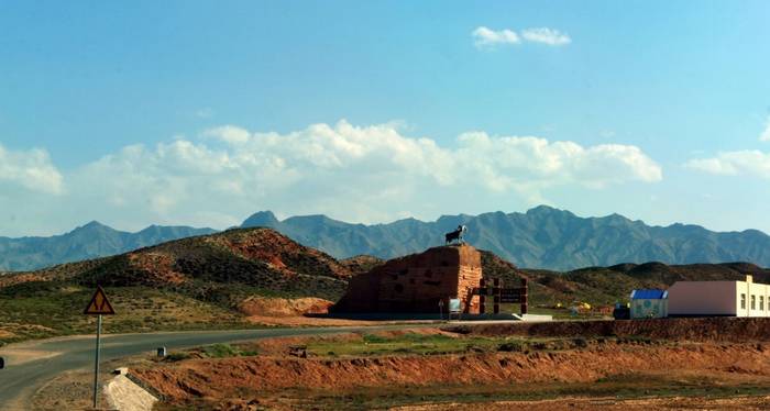 额日布盖峡谷旅游区