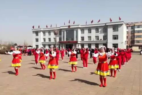 公乌素镇政府广场