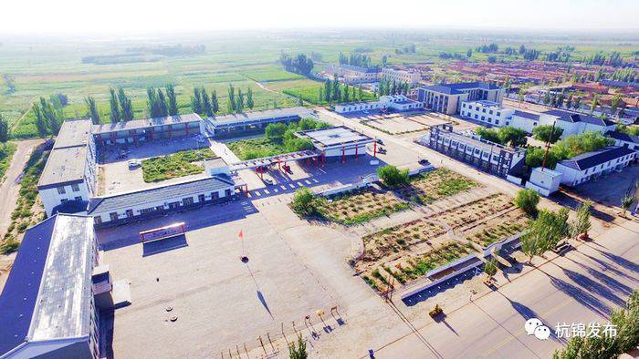 呼和木独镇政府大院