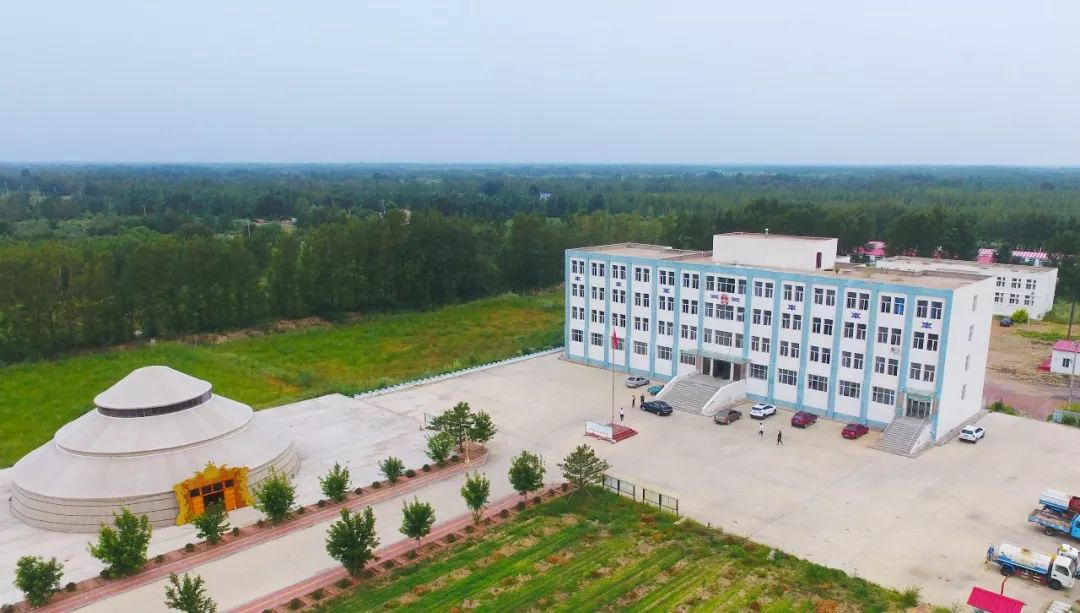 额勒顺镇政府大院