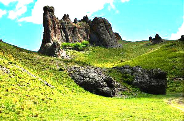 哈日诺尔驼峰岭