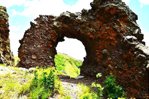 哈日诺尔驼峰岭