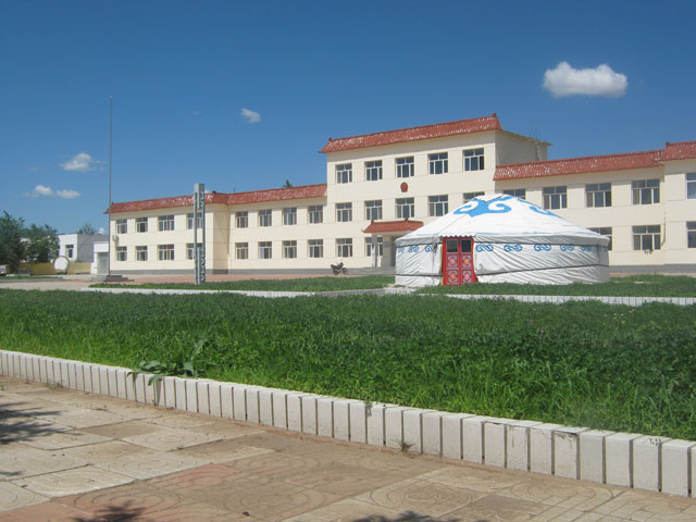 白音勿拉镇政府广场