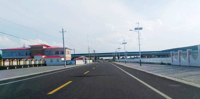 达来诺日镇商业街