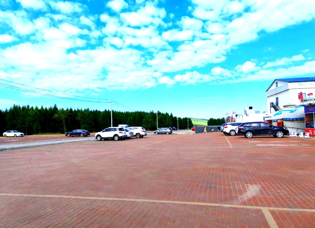 乌兰布统红山街免费停车