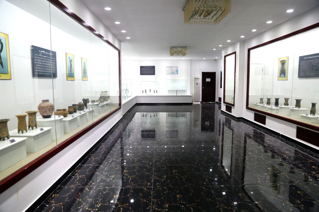 大甸子文物陈列室展厅 大甸子文物陈列室展厅