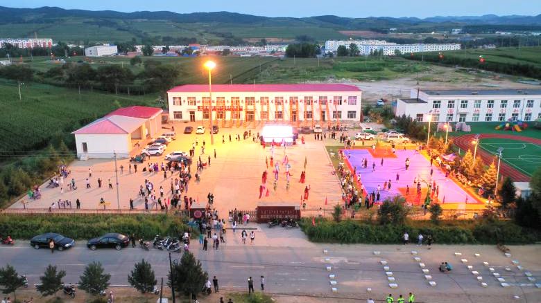 贝子府镇政府大院