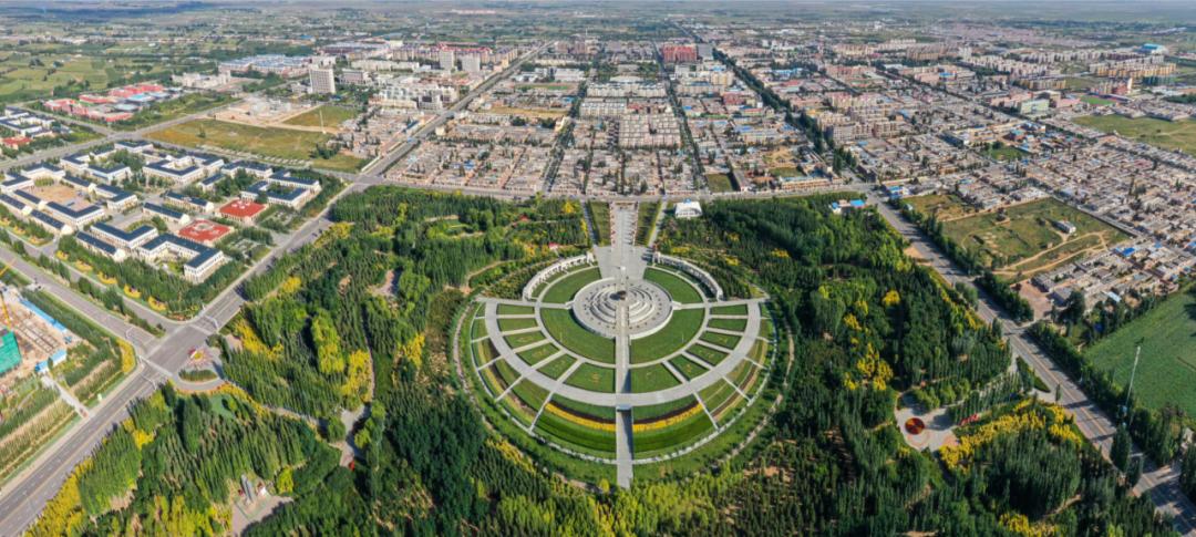 敖勒召其镇全景