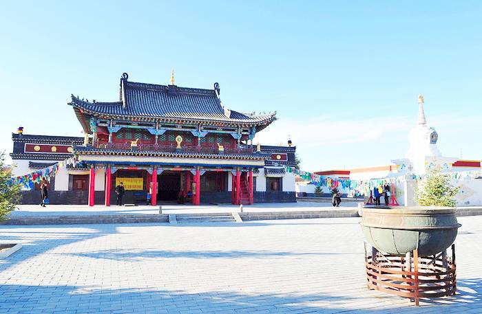 百灵庙苏古沁大殿
