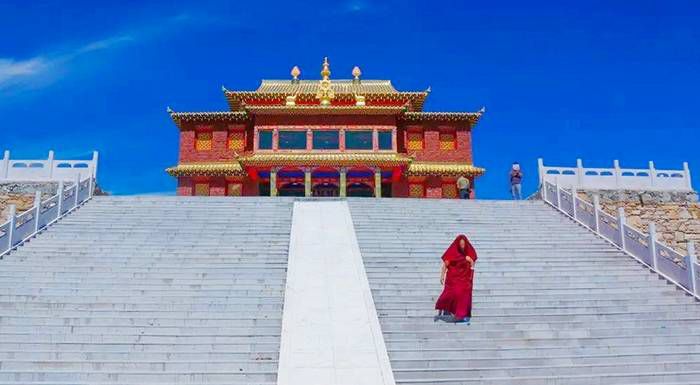 巴音善岱庙大殿