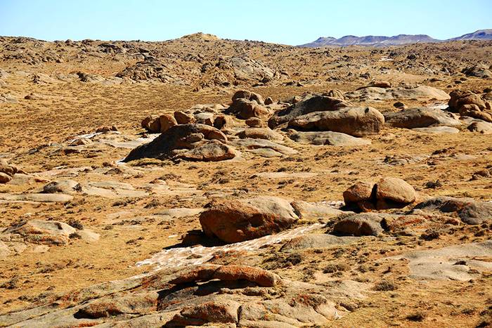 毕力其尔怪石林