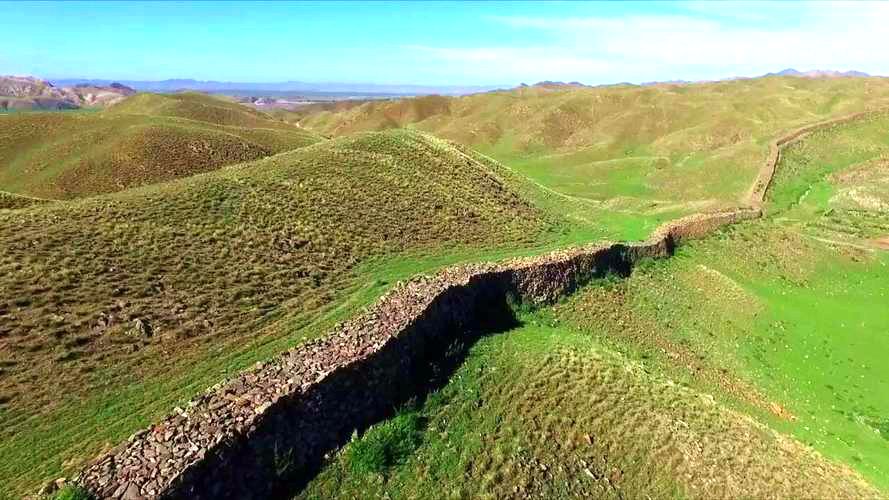 小佘太镇北阴山深处秦长城