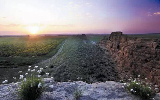 新忽热古城城墙西南角