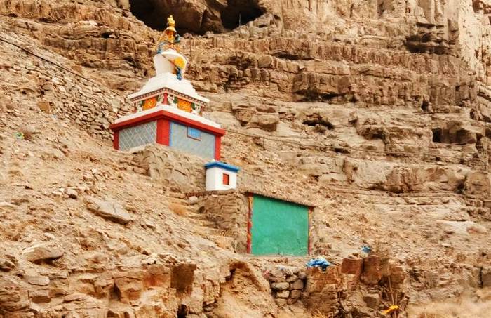 迪延阿贵庙旅游区