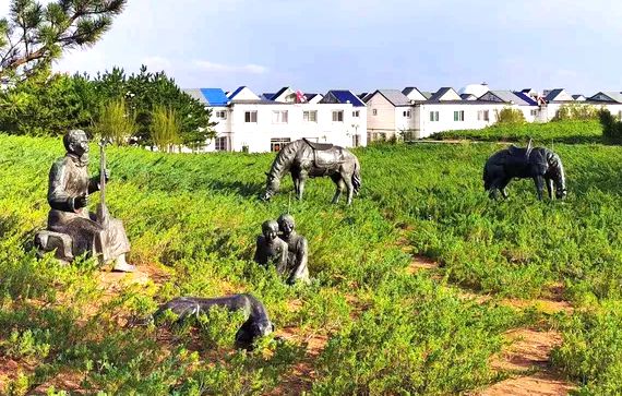 演奏马头琴的萨冈彻辰