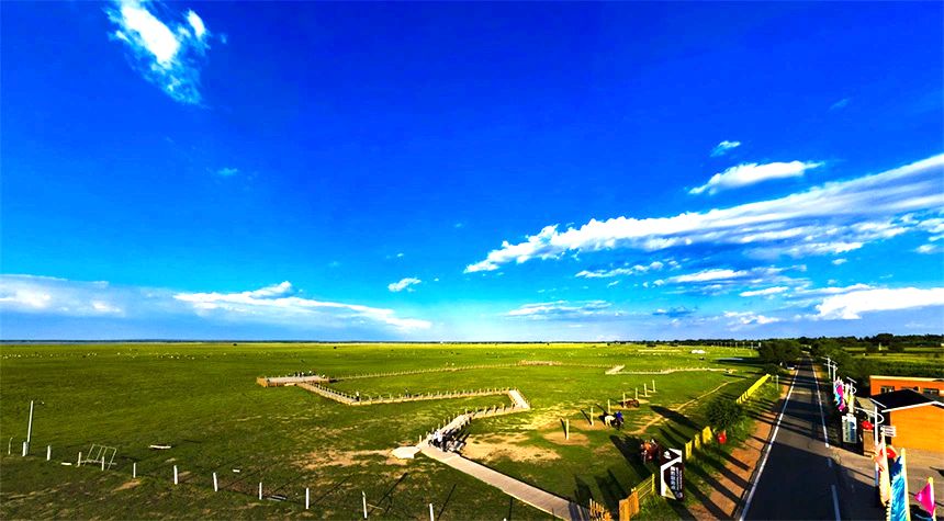 巴音淖尔草原旅游区