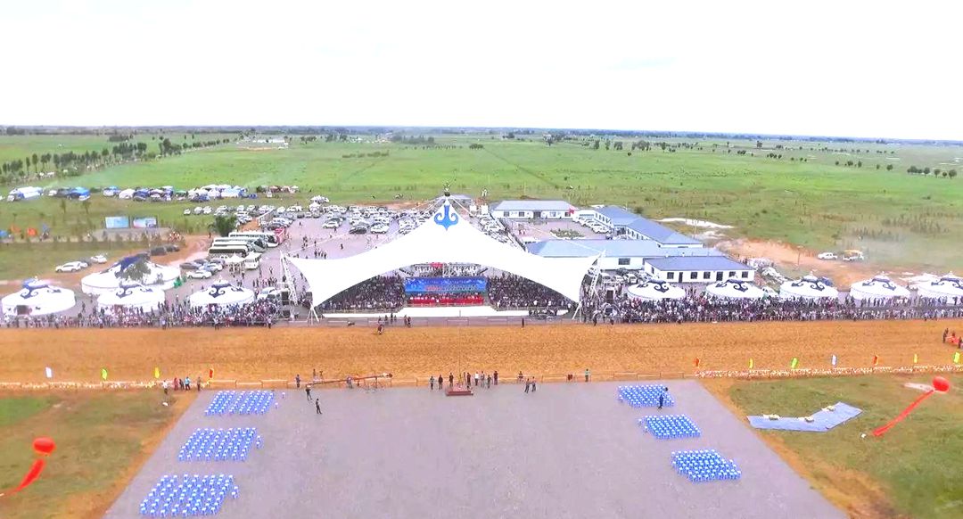 巴音淖尔草原那达幕