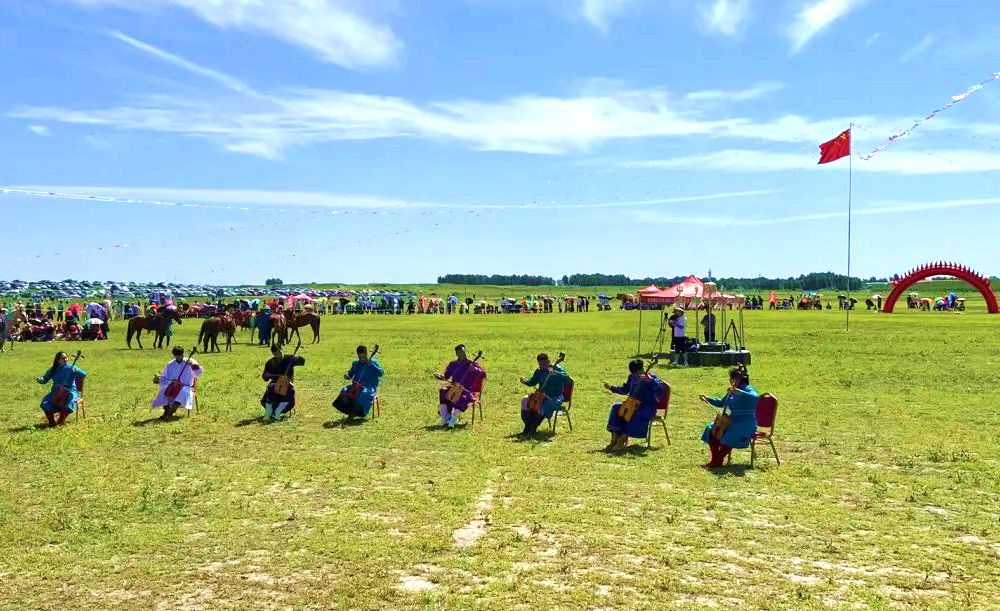 义和塔拉草原那达慕