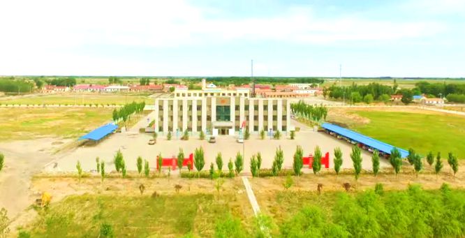 格日僧苏木政府广场