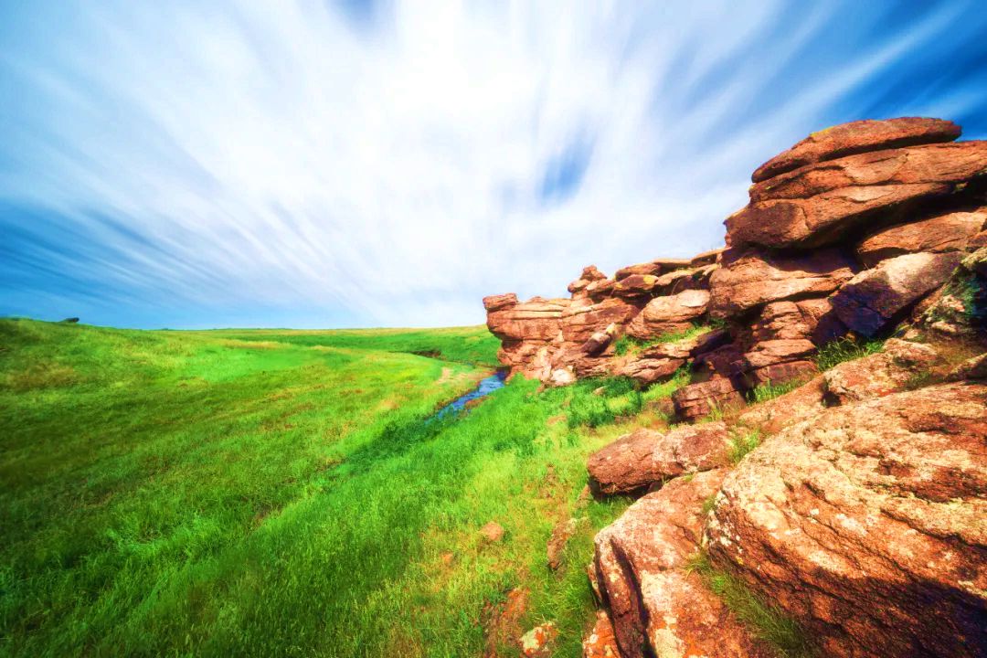 阿敦础鲁马群石