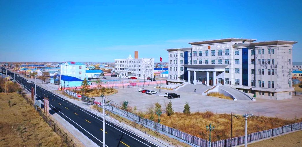 呼和诺尔镇政府大院