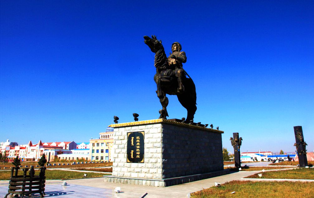 巴彦库仁镇巴尔虎广场