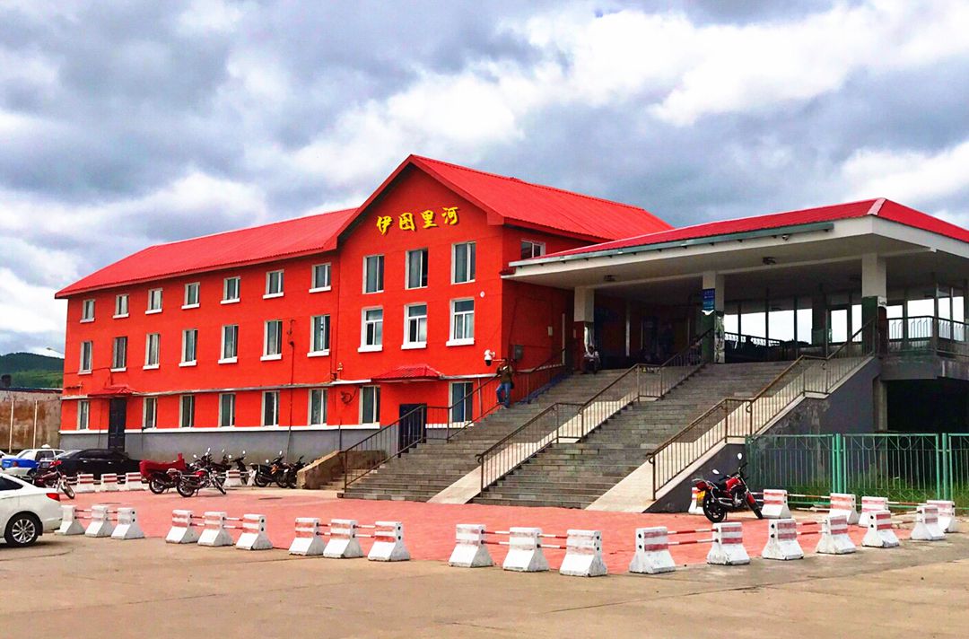 伊图里河火车站