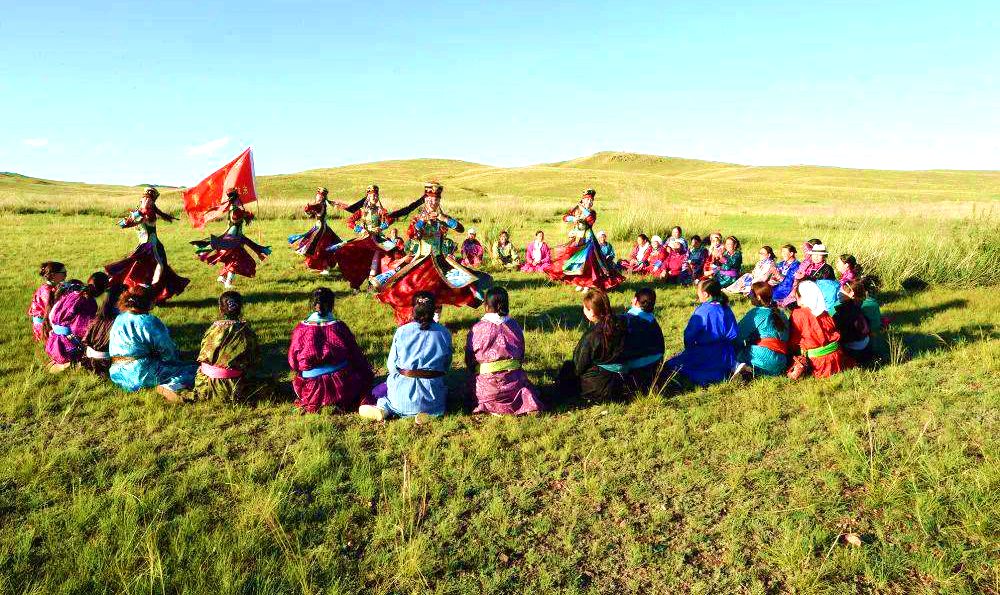 阿拉坦合力草原乌兰牧骑演出