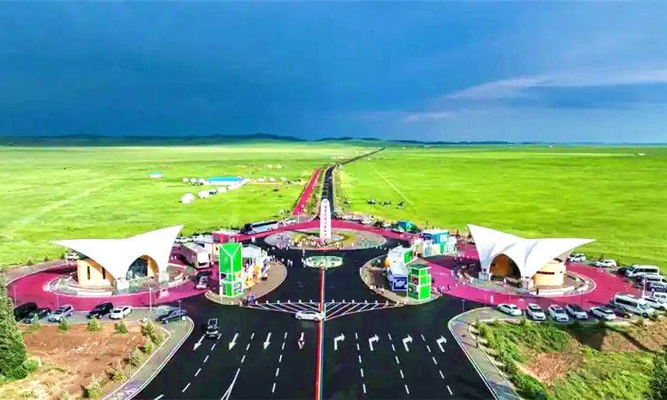 西乌珠穆沁旗草原“99号”公路