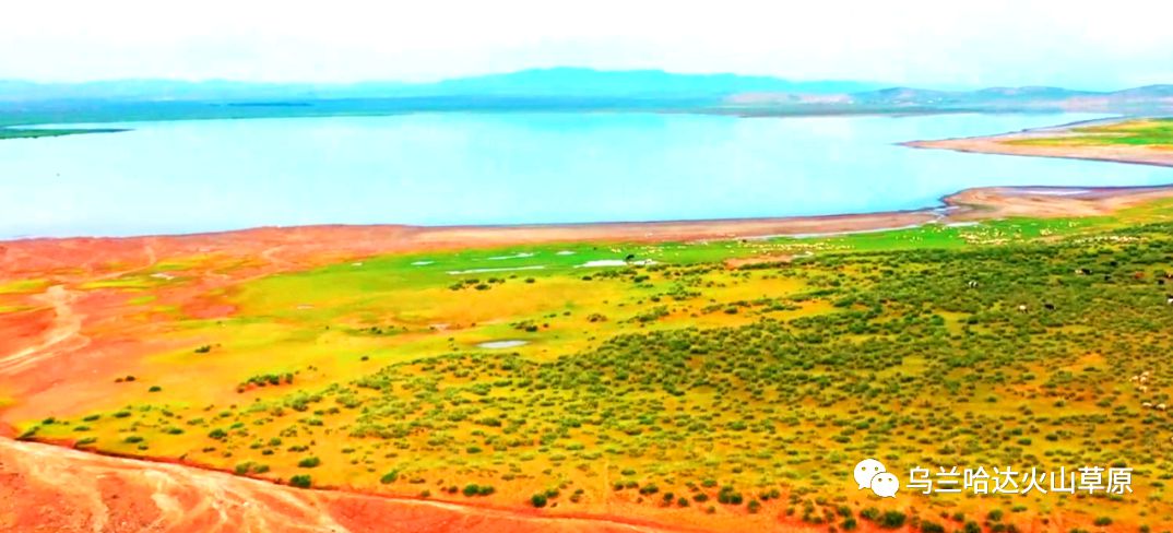 乌兰哈达火山下的白音淖尔