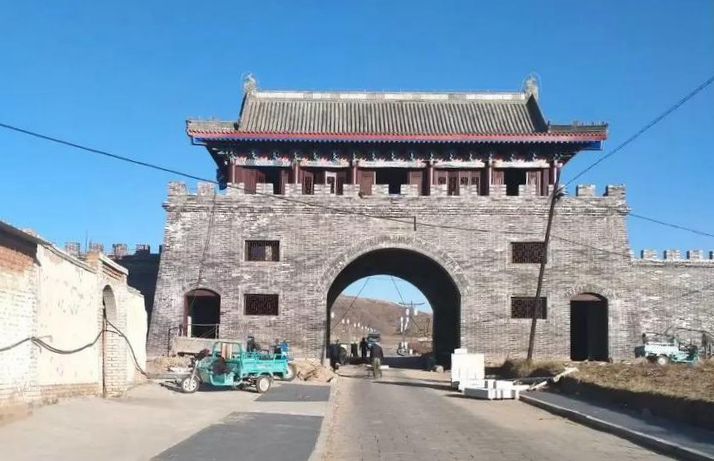 隆盛庄镇古城门