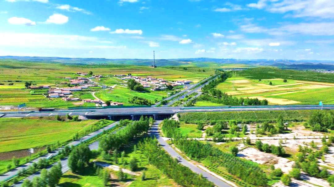 十八台镇哈力盖图村