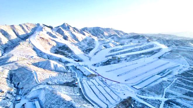 马鬃山滑雪场