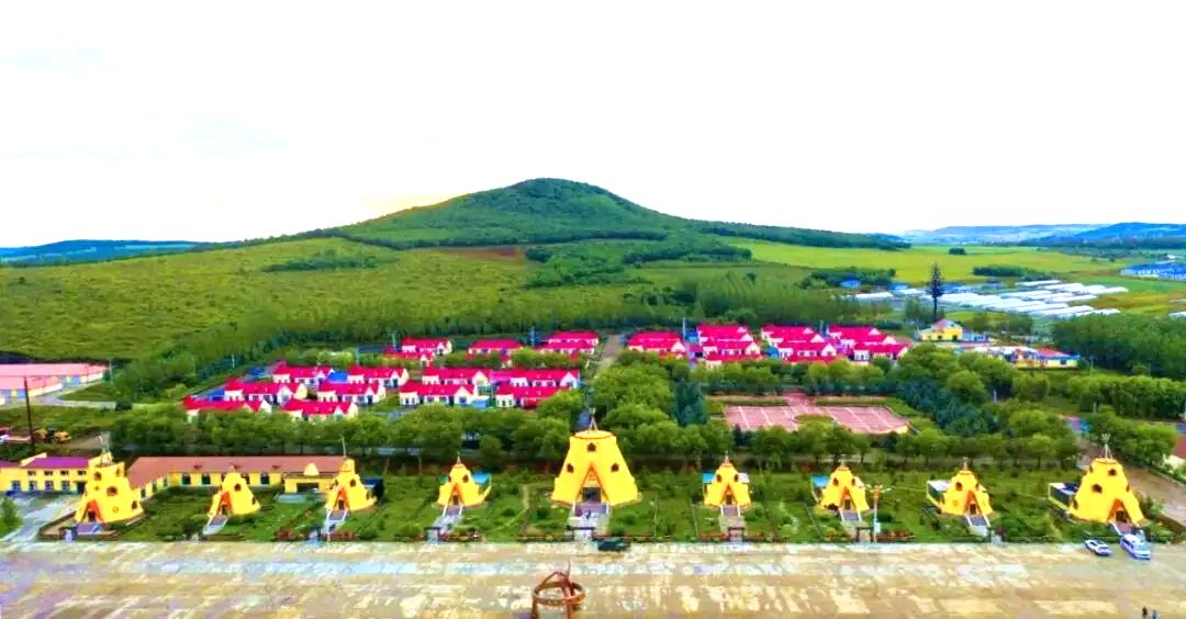 多布库尔猎民村