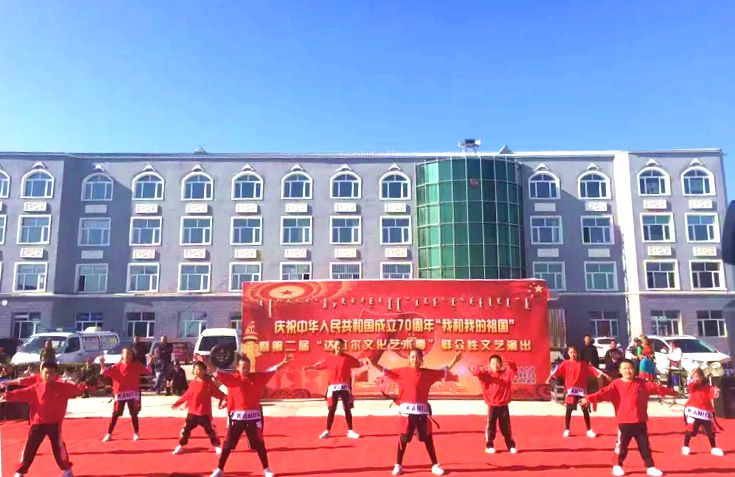 汉古尔河镇政府广场